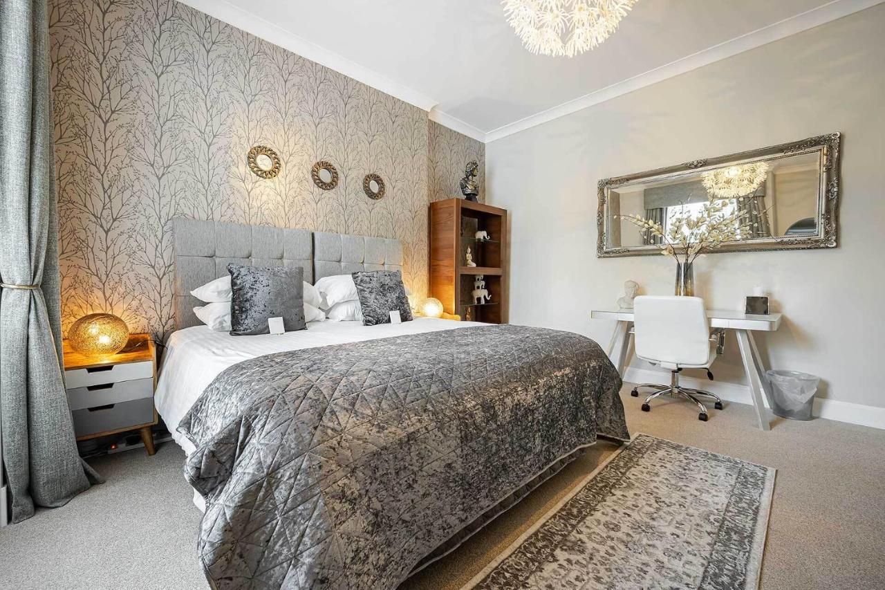 Carmel Apartments فالكيرك الغرفة الصورة