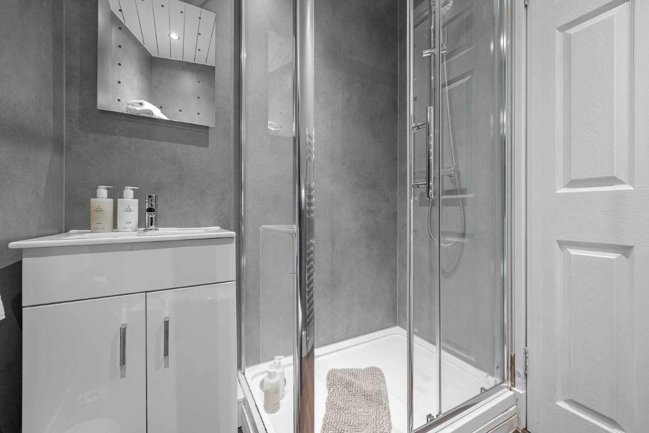 Carmel Apartments فالكيرك الغرفة الصورة