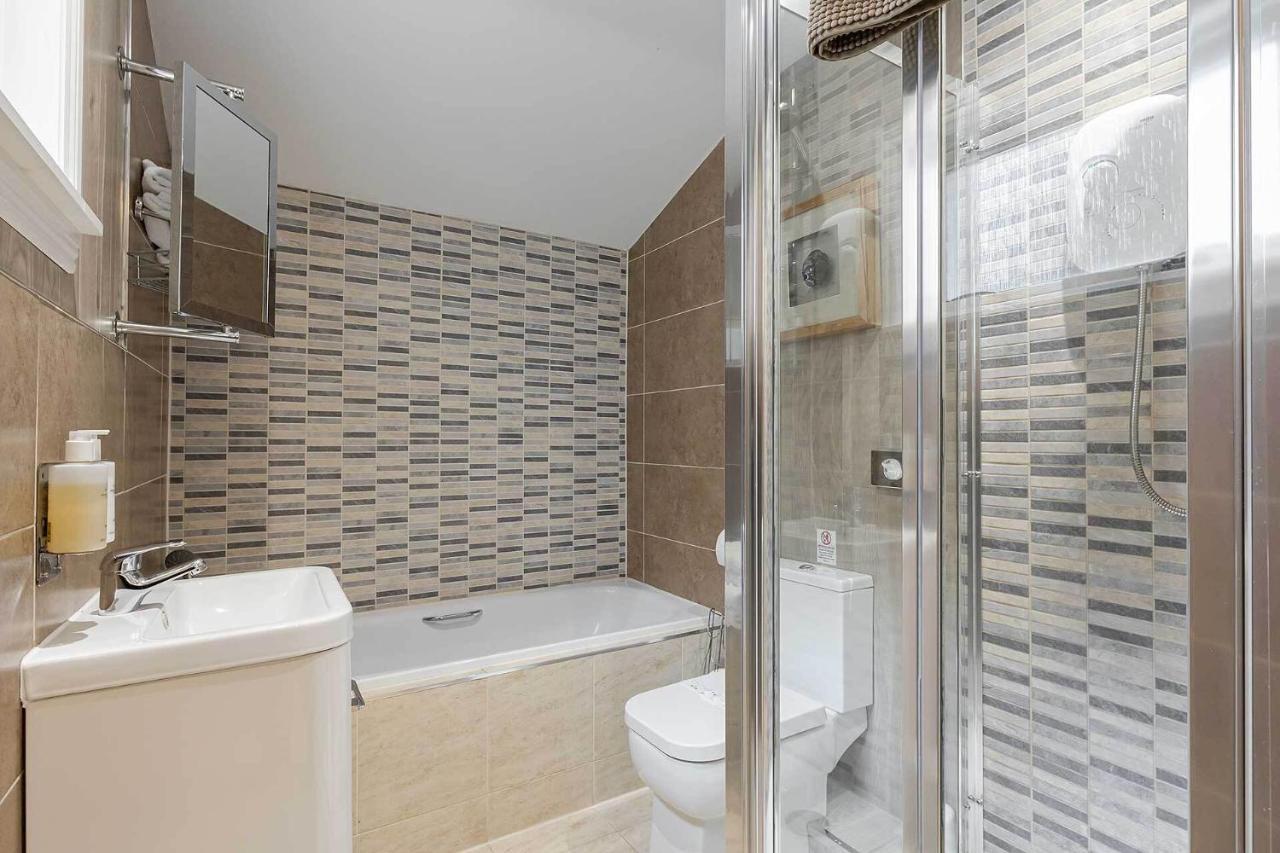 Carmel Apartments فالكيرك الغرفة الصورة