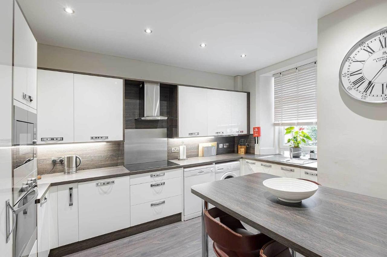 Carmel Apartments فالكيرك الغرفة الصورة