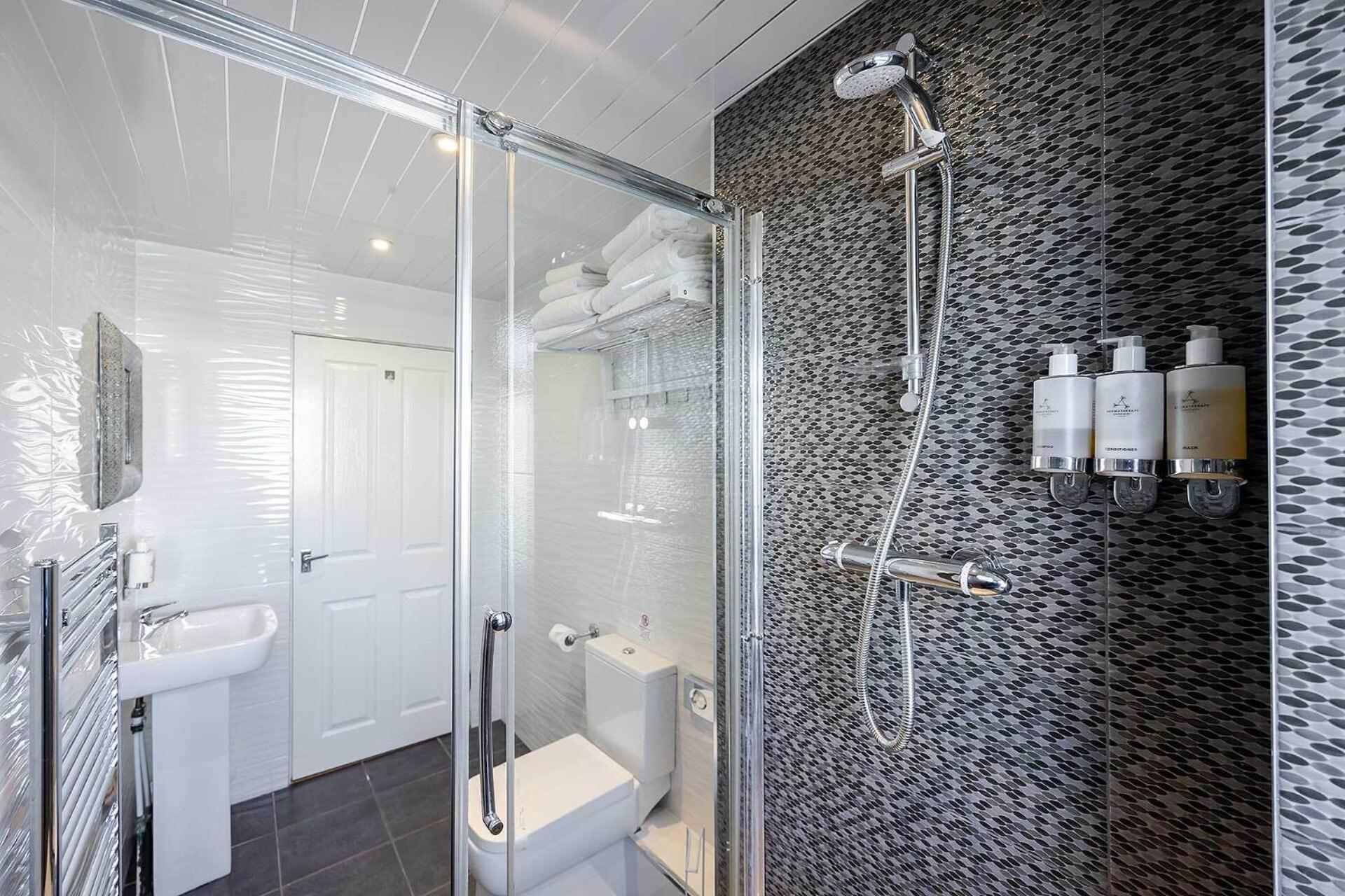 Carmel Apartments فالكيرك الغرفة الصورة