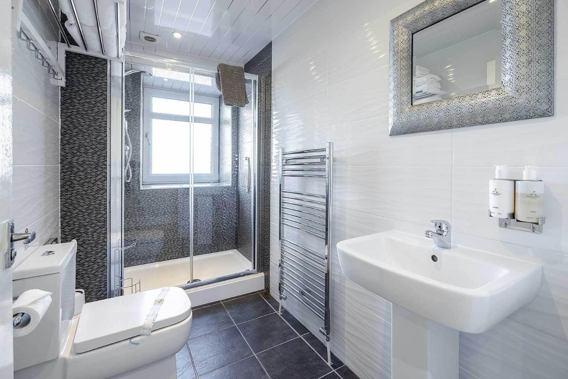 Carmel Apartments فالكيرك الغرفة الصورة
